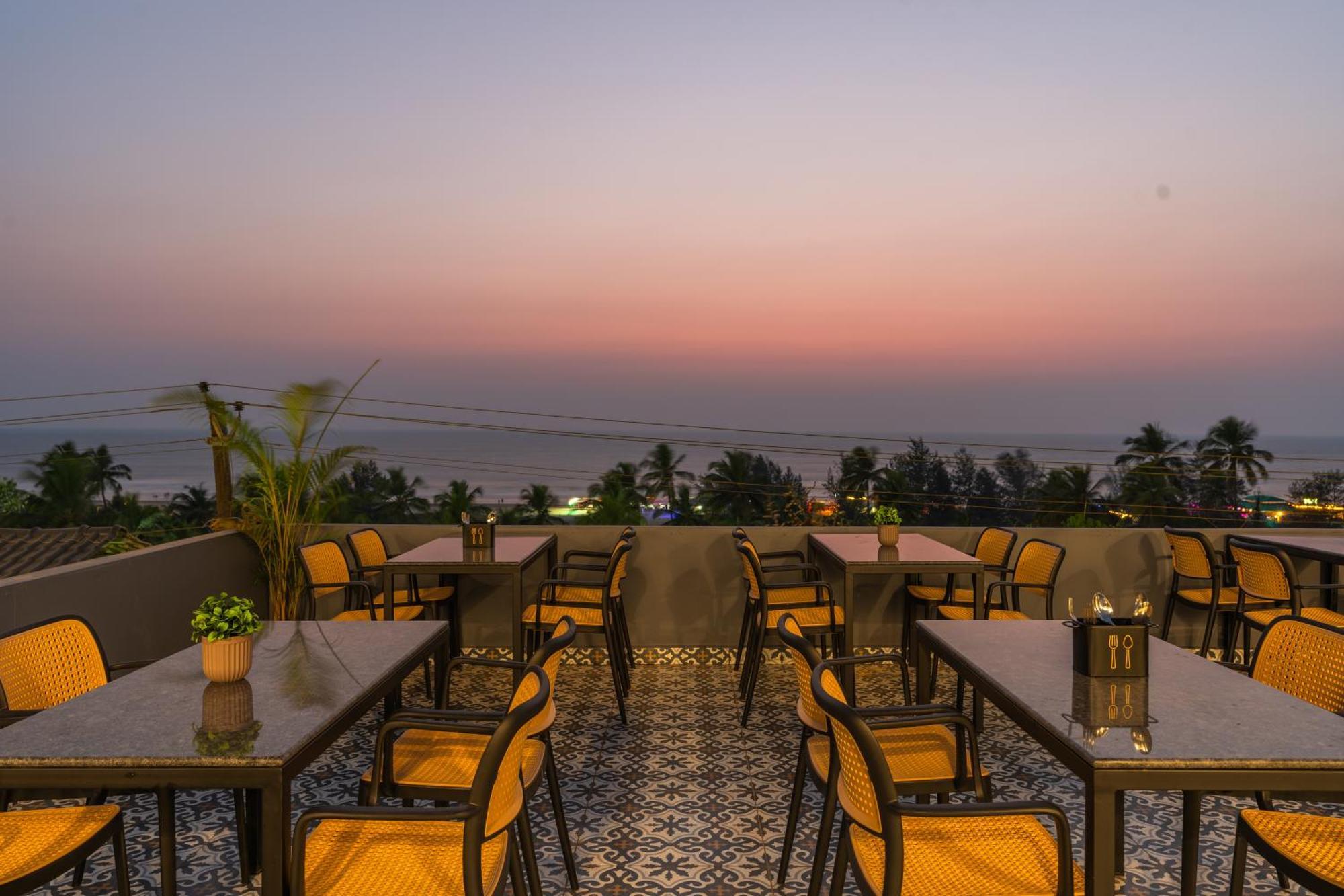The Hosteller Goa, Mandrem Bagian luar foto