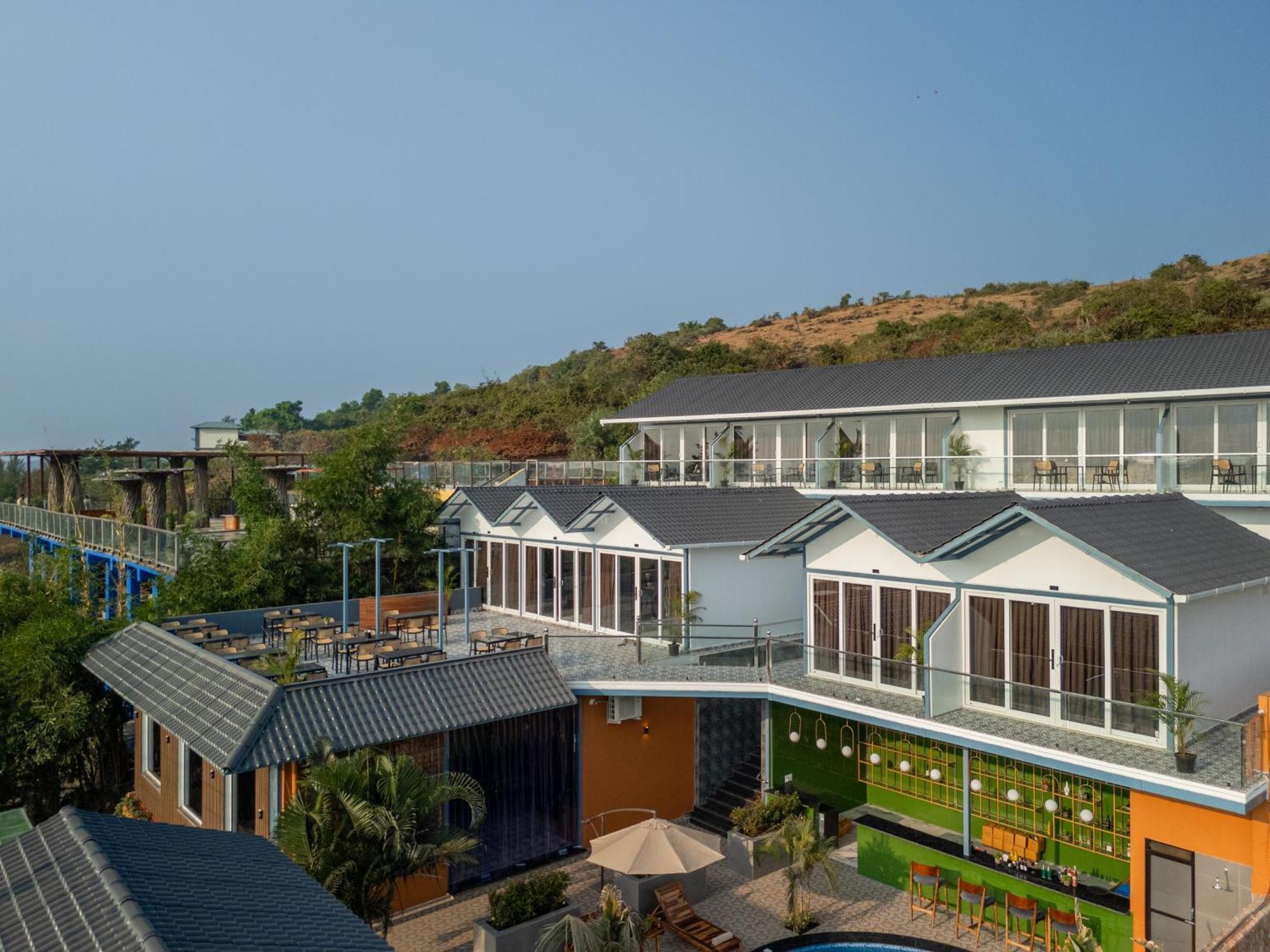 The Hosteller Goa, Mandrem Bagian luar foto