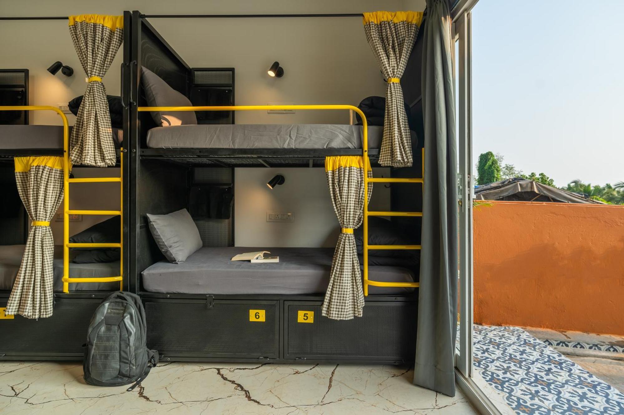 The Hosteller Goa, Mandrem Bagian luar foto