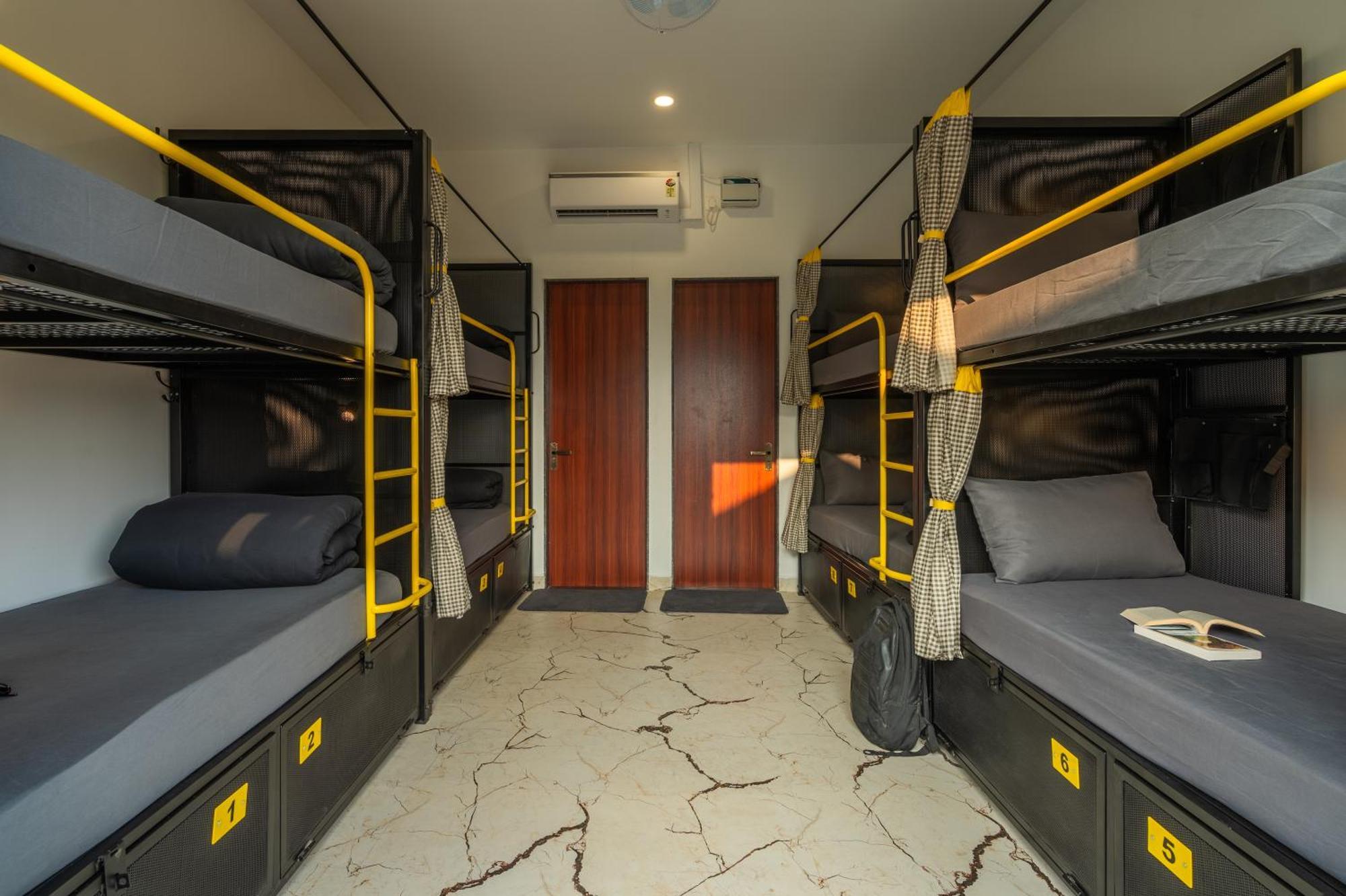 The Hosteller Goa, Mandrem Bagian luar foto