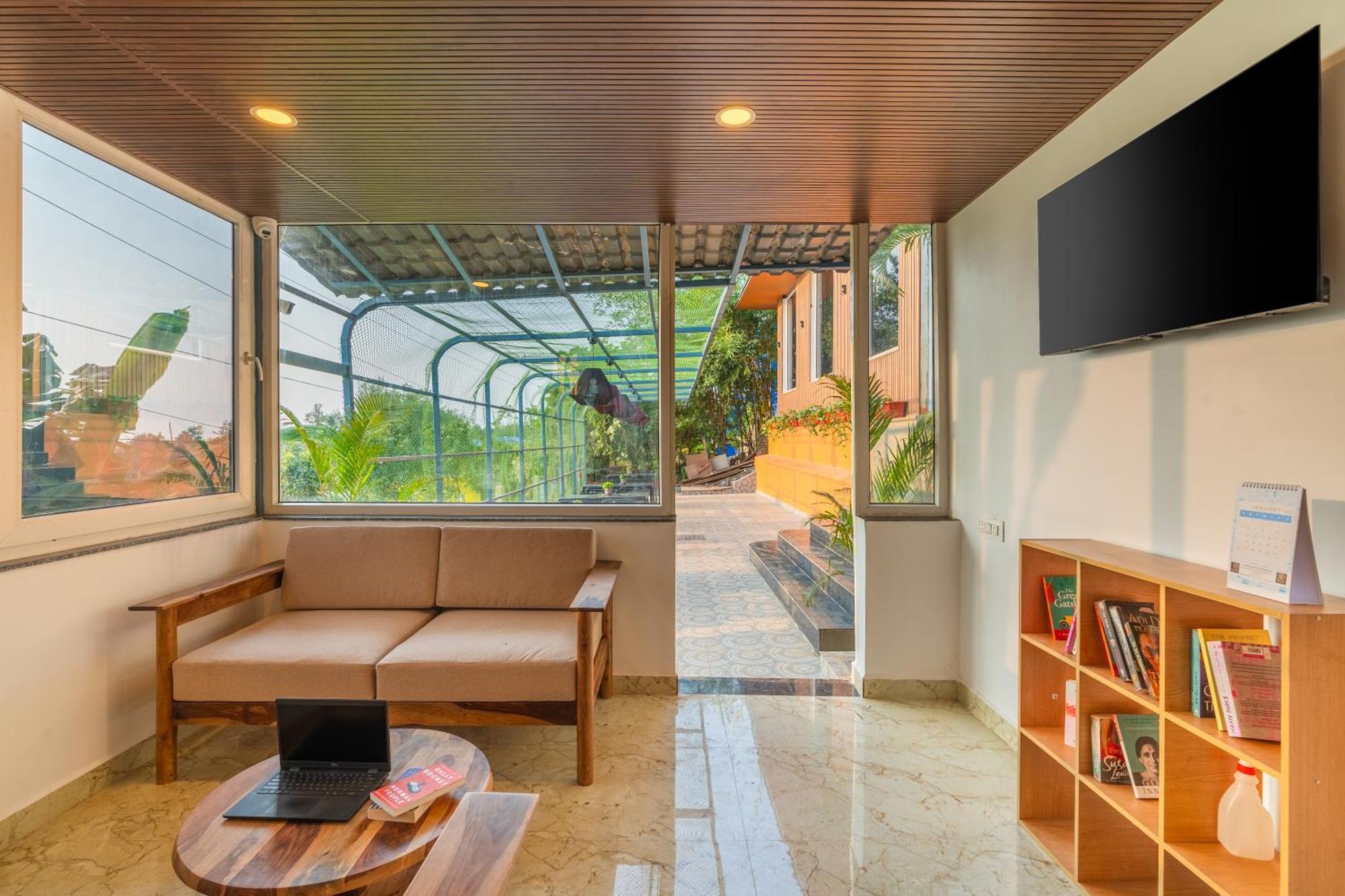 The Hosteller Goa, Mandrem Bagian luar foto