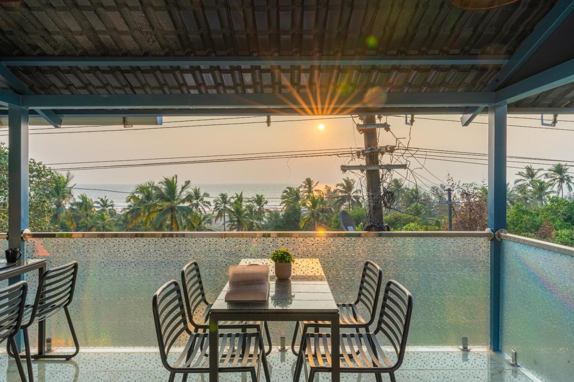 The Hosteller Goa, Mandrem Bagian luar foto