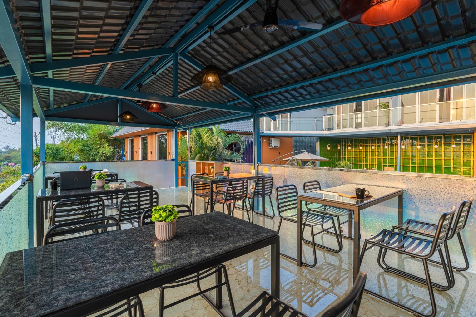 The Hosteller Goa, Mandrem Bagian luar foto
