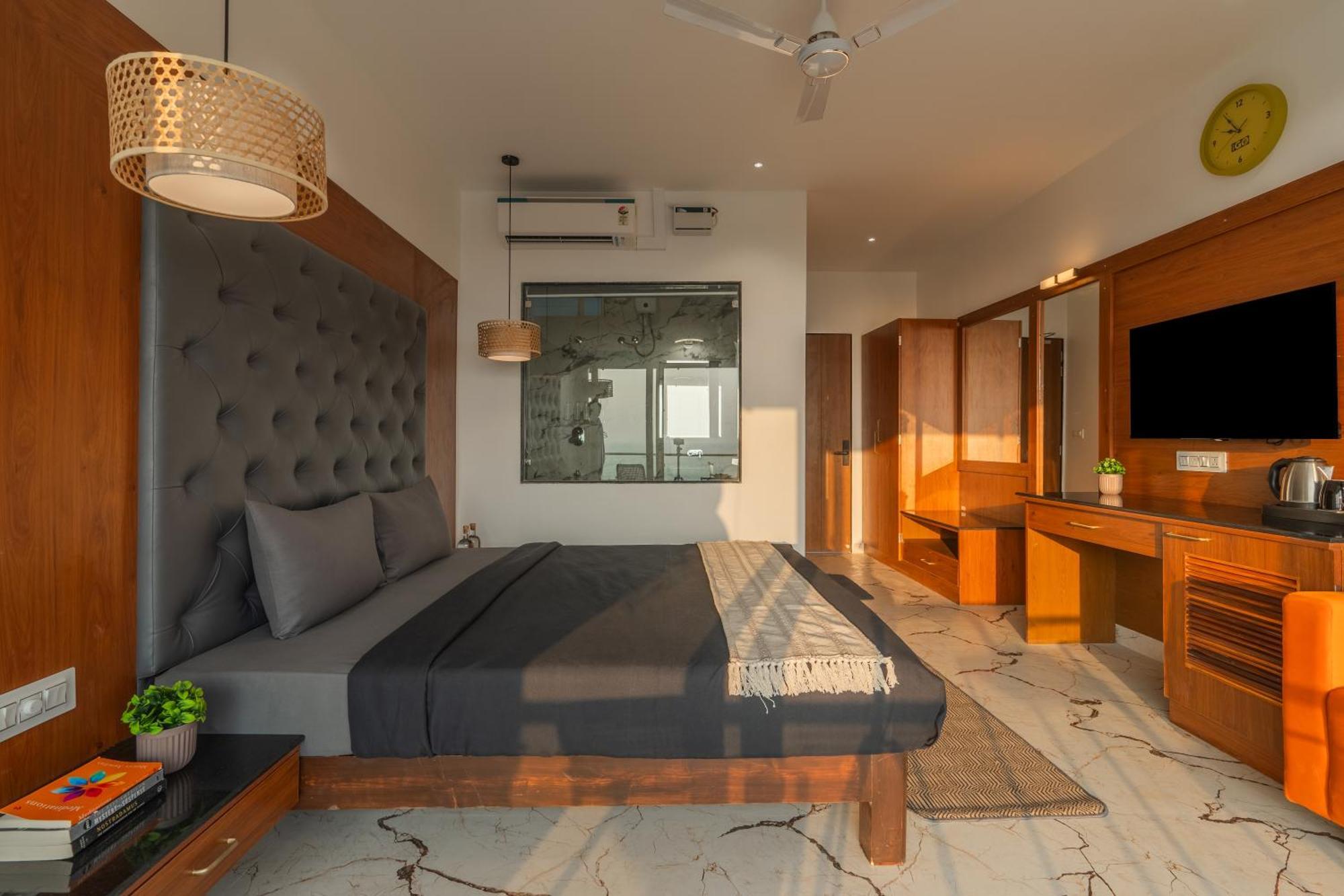 The Hosteller Goa, Mandrem Bagian luar foto