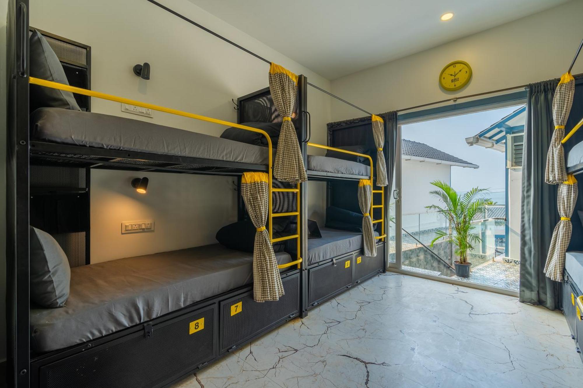 The Hosteller Goa, Mandrem Bagian luar foto