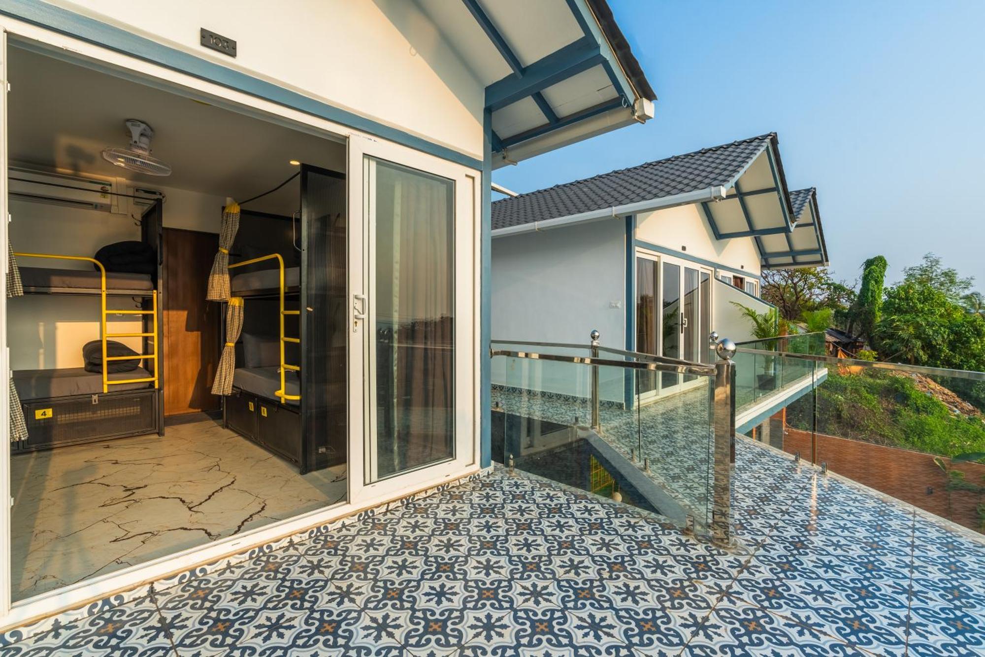 The Hosteller Goa, Mandrem Bagian luar foto